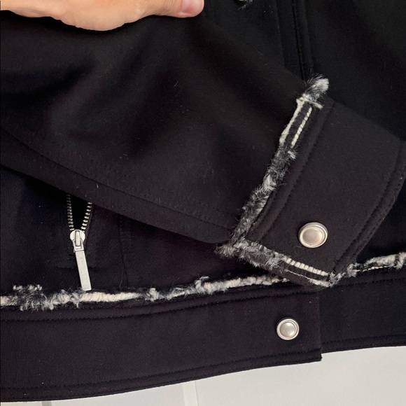 Chico's Black Jacket with Faux Fur Collar and Trim - Size M (1) - New condition - Picture 6 of 7